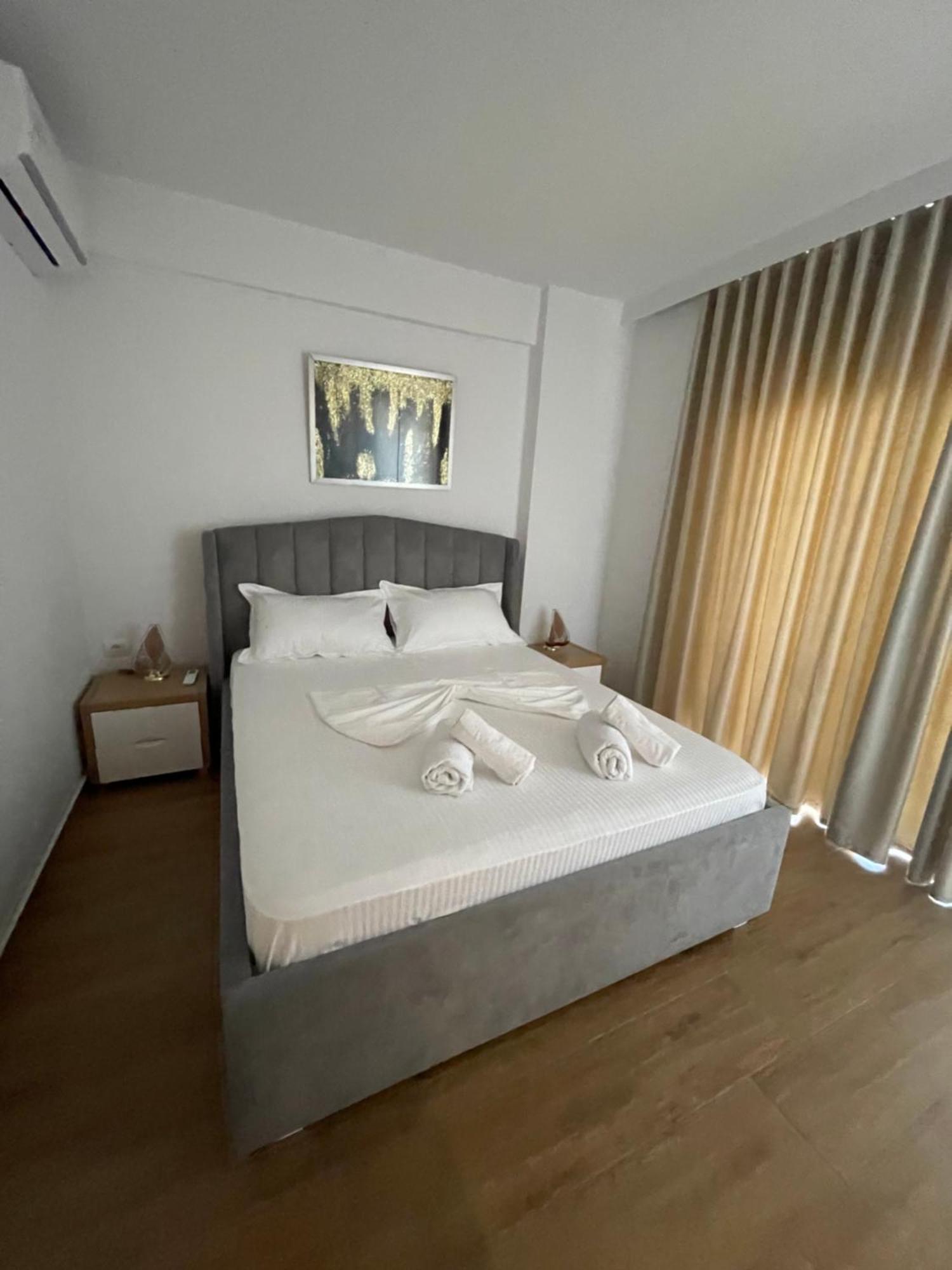 Odore Di Mare Apartments Sarandë Esterno foto