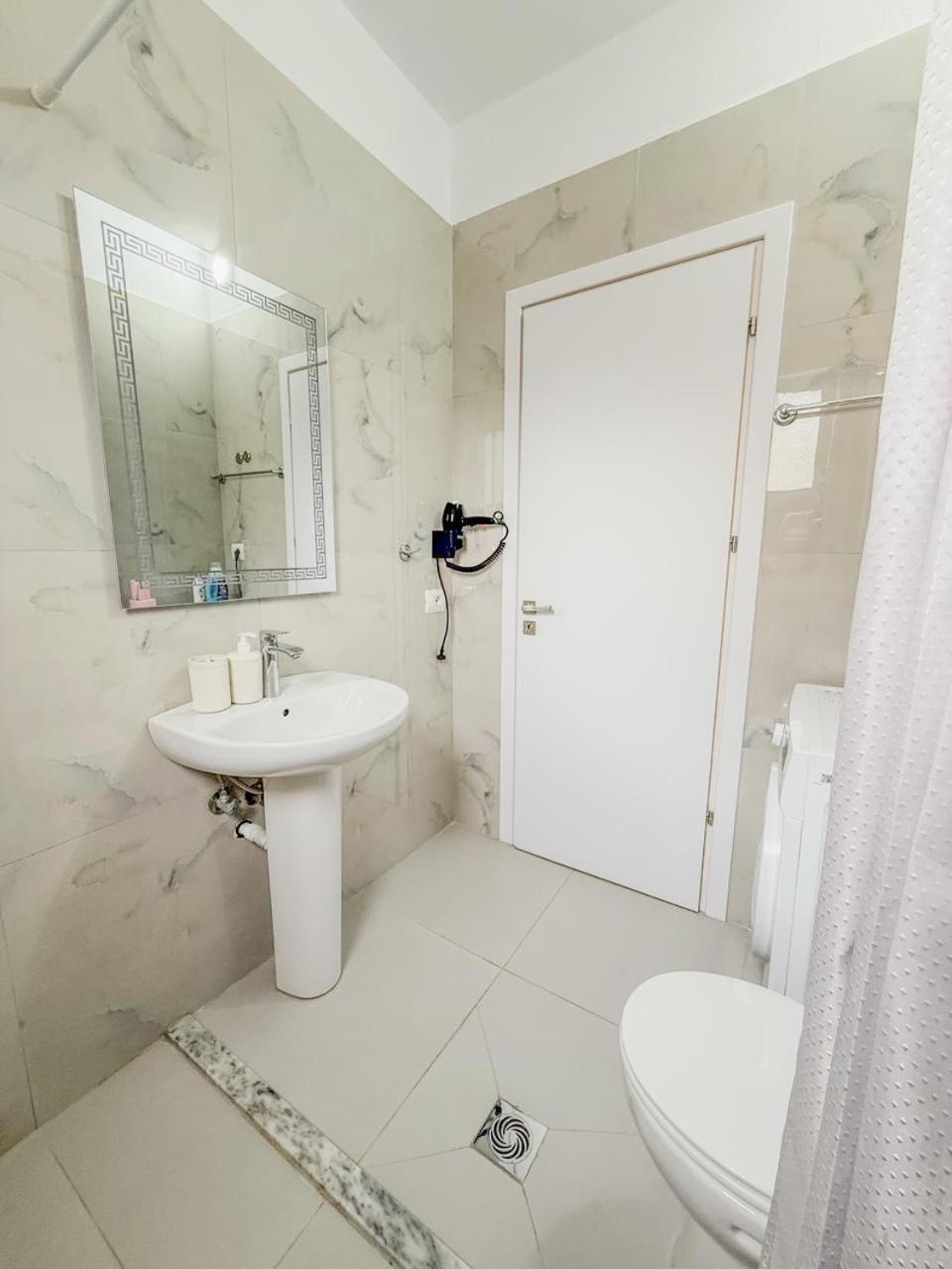 Odore Di Mare Apartments Sarandë Esterno foto