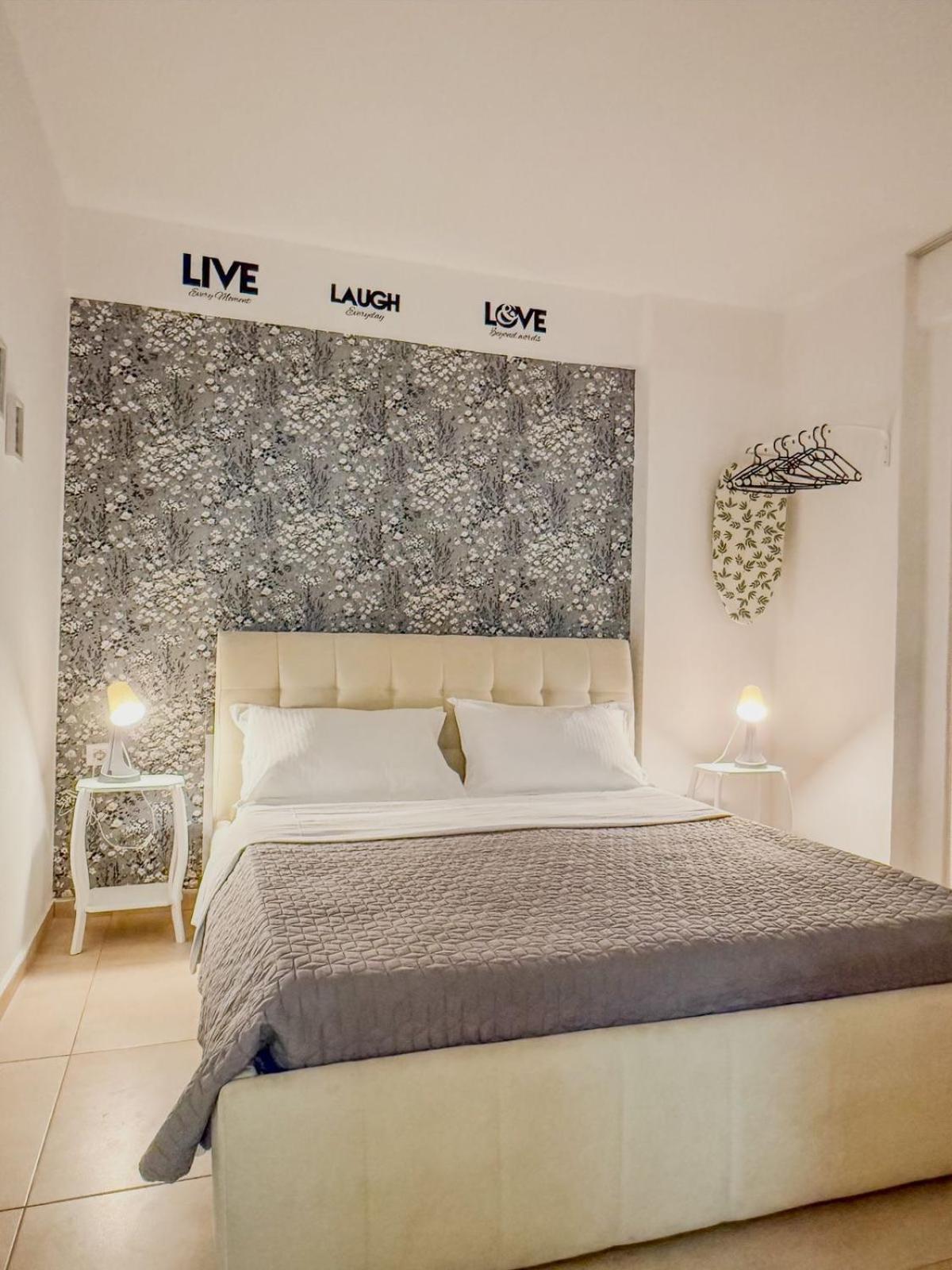 Odore Di Mare Apartments Sarandë Esterno foto